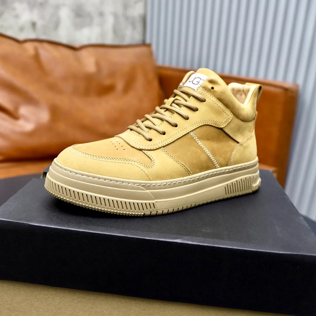 Ex-factory price: 640💰Thick wool imported from Australia Brand: UGG genuine purchasing agent Size: 38-44 Grade: Official website 1:1 Material: First layer of genuine leather waterproof and antifreeze upper Real wool lining Original non-slip soft wear-resistant outsole Style category: Men's casual shoes Trendy style Comfortable on the feet Color: Official website color synchronization
